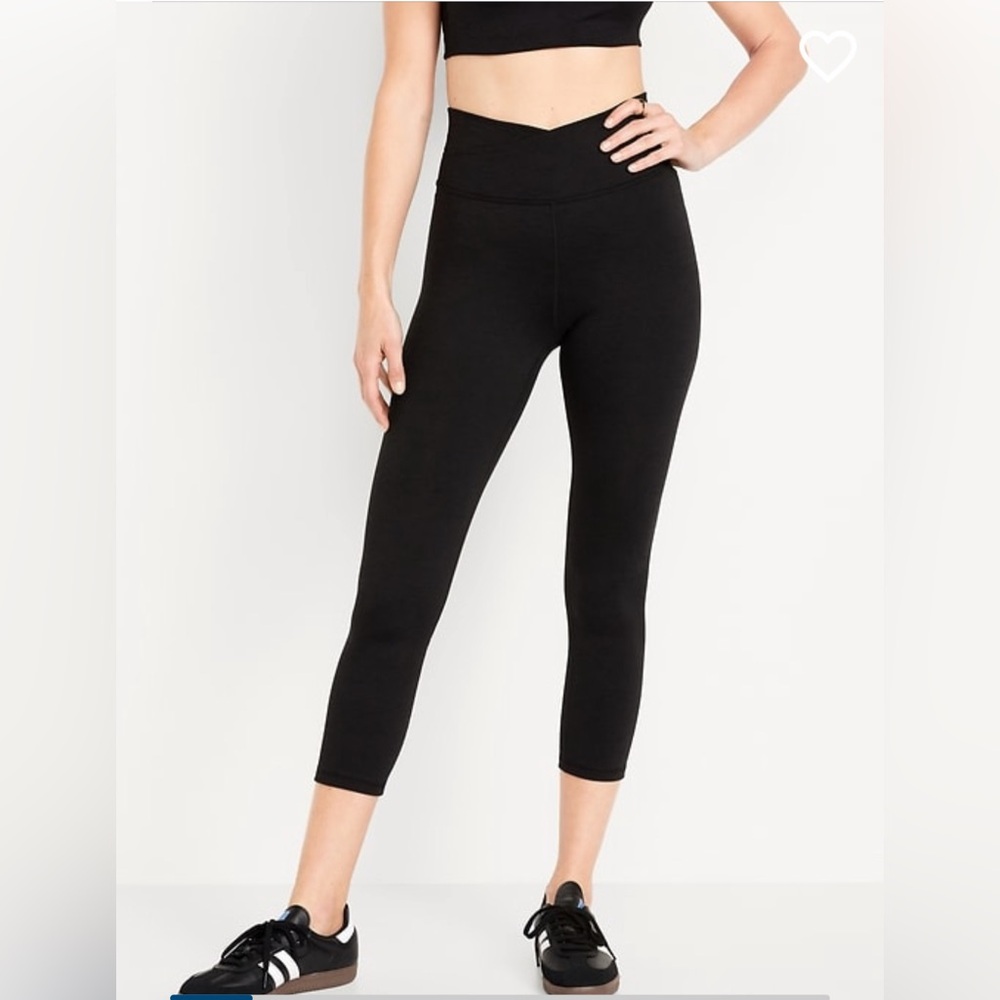 Old Navy Extra high-waisted cloudcomfy black crop leggings